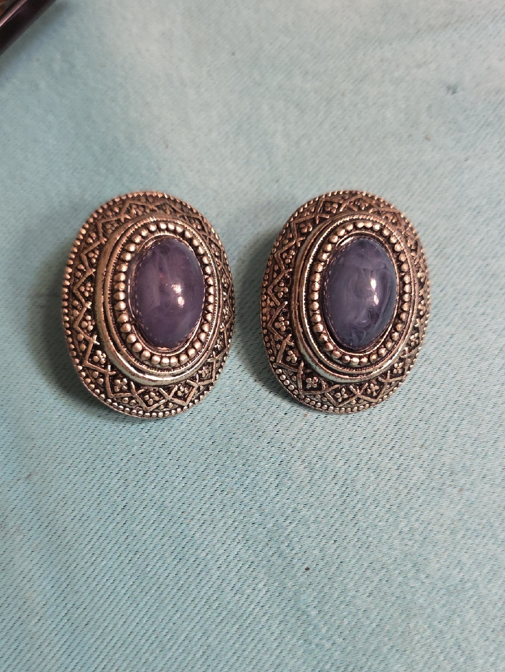 Vintage-Inspired Purple Stone Oval Filigree Clip-On Earrings